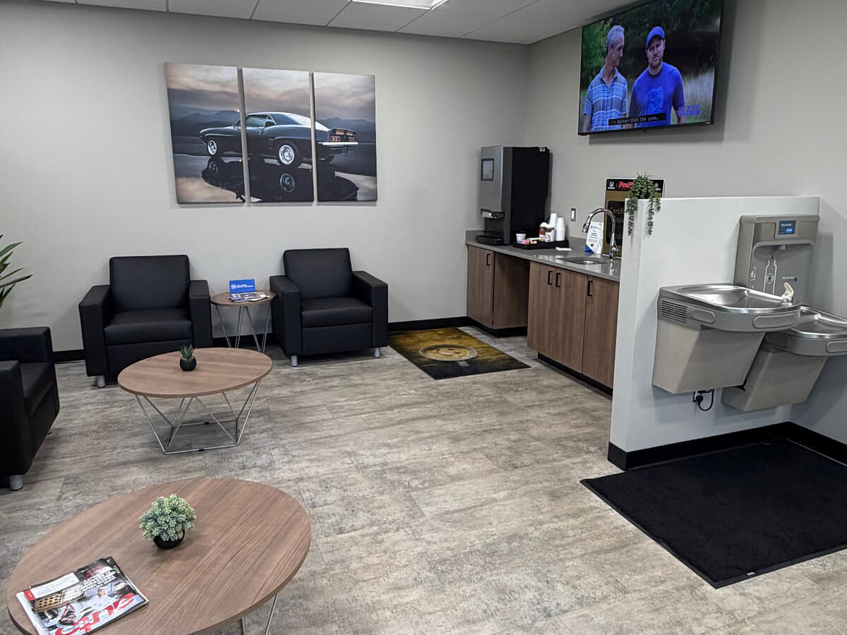 Al Serra Body Shop customer waiting lounge
